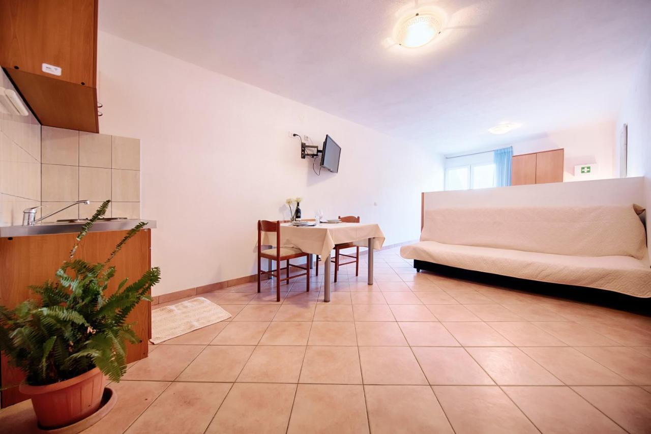 Apartments Bruna Lastovo Ruang foto